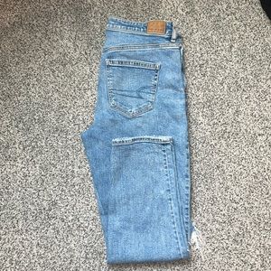 American Eagle Mom Jean Strigid Distressed Size 8
